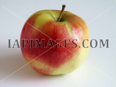 red apple